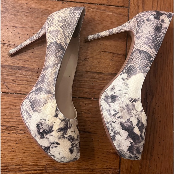 Nine West never worn snake skin heels - Picture 3 of 6